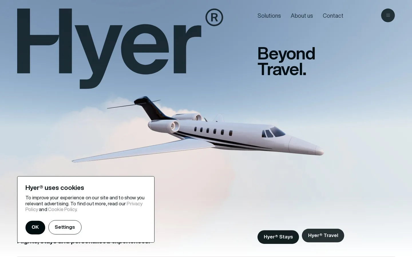 طراحی سایت Hyer (Flyhyer) برنده وب سایت سال 2022 طراحی سایت هایر؛ لندینگ مینیمال با تصویر جت شخصی و فضای خالی زیاد، برنده وب سایت سال 2022